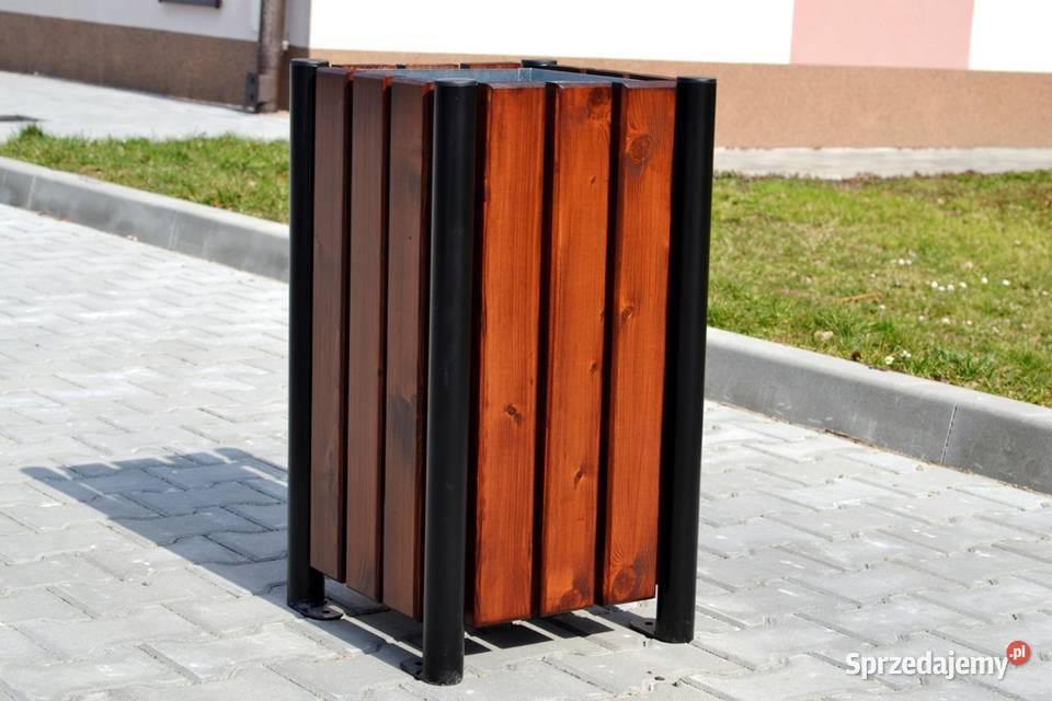 Kosz na śmieci odpadki uliczny drewniany stalowy Busko-Zdrój