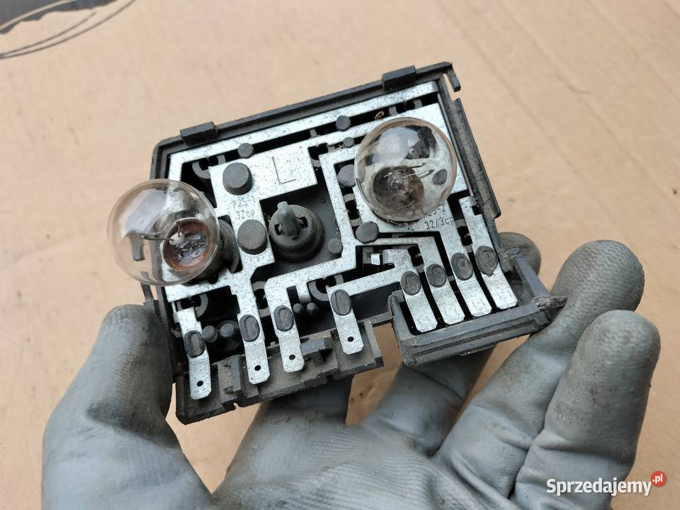 AUDI 80 B3 80B3 WKŁAD LAMPY LEWY TYŁ Kamień-Kolonia