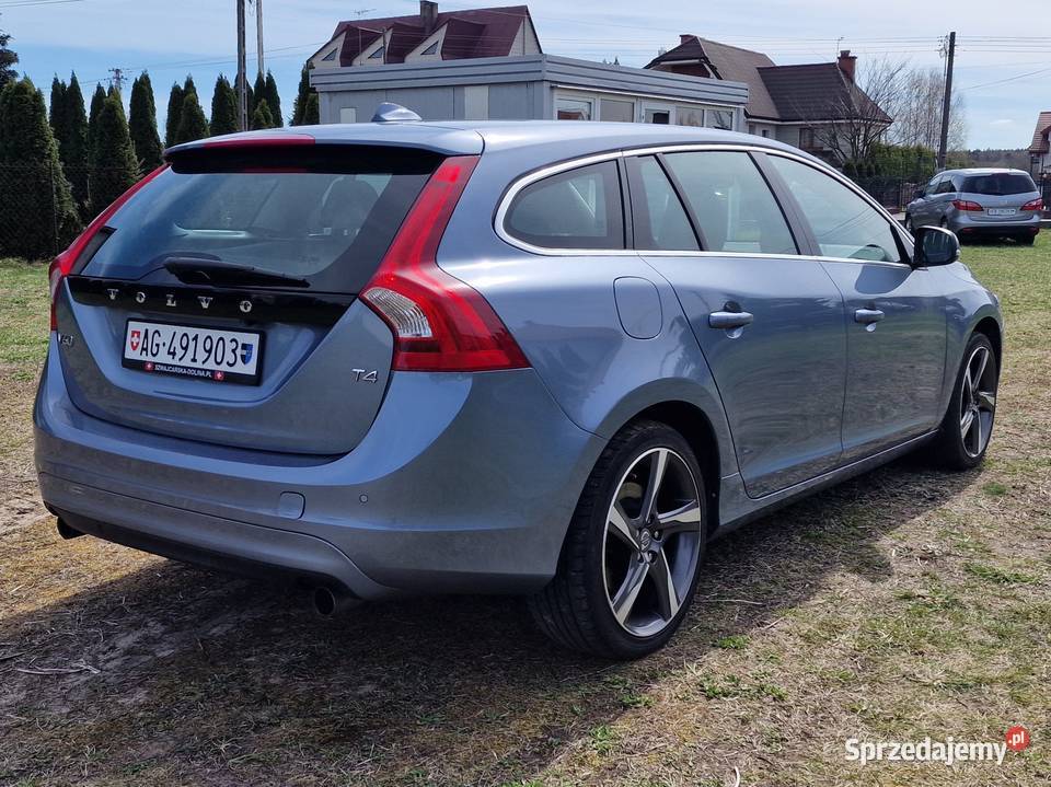 VOLVO V60 T4 SUMMUM 20 Benzyna 190 Zadbany ABS Lipówki