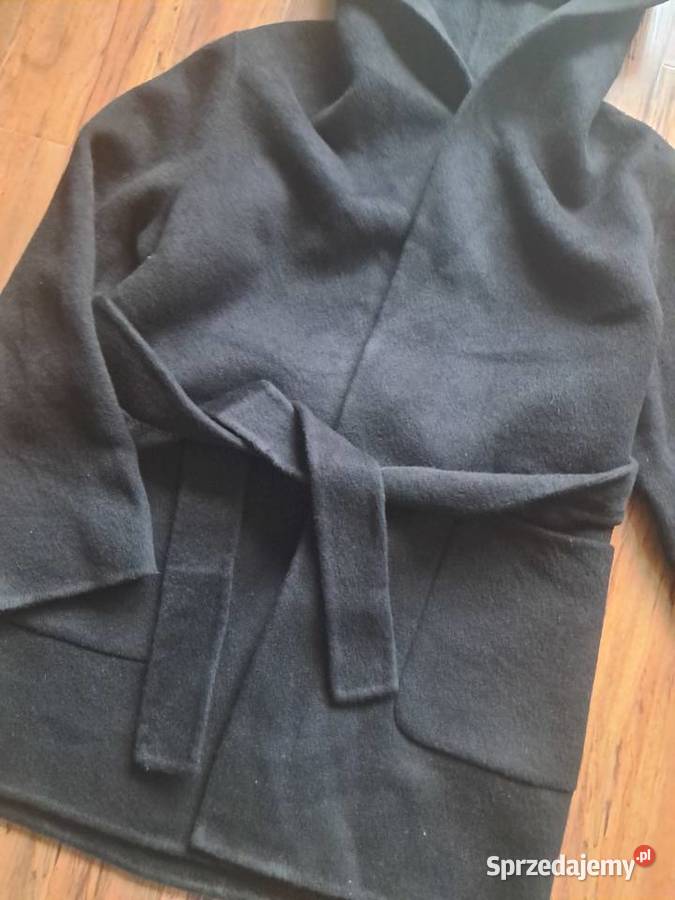 nowy czarny płaszczyk na metce jest M ale to Sandomierz