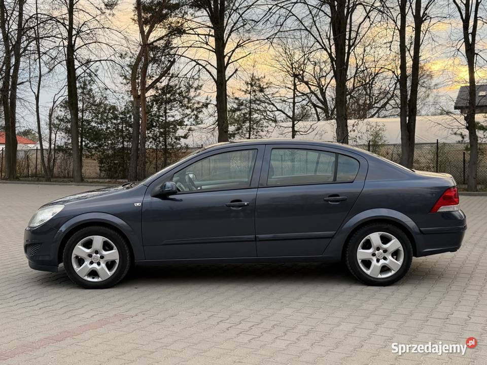 Opel Astra H Salon 16 16v Rok produkcji 2008 Osowiec