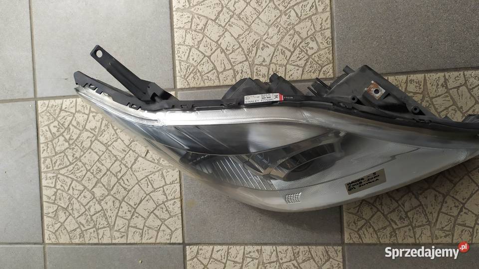 Mazda 5 2008 2009 2010 reflektor lampa prawa Akcesoria Wrocław