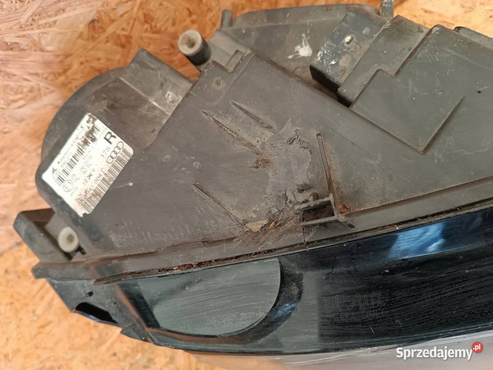 LAMPA PRAWY PRZÓD EU REFLEKTOR 8K0941004 XENON Lampy przednie wielkopolskie Nowy Tomyśl