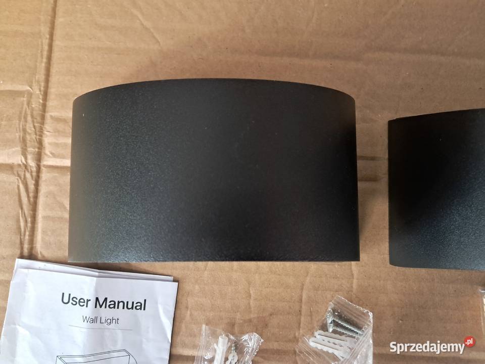 2 nowe czarne kinkiety 16x9x10 brak metki sprzedam