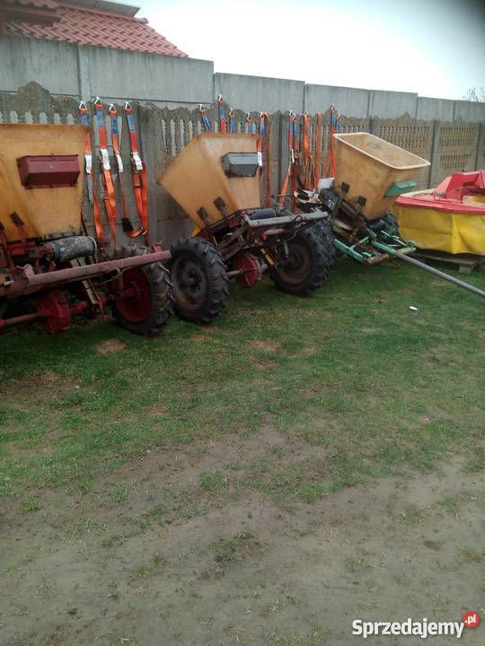 Rozsiewacz rozsiewacze kos transport Rolnictwo lubelskie Wojciechów
