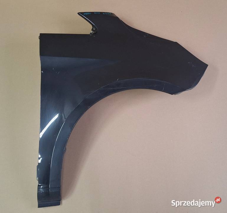 MERCEDES VITO VKLASA W447 BŁOTNIK PRAWY PRZÓD Bieleń