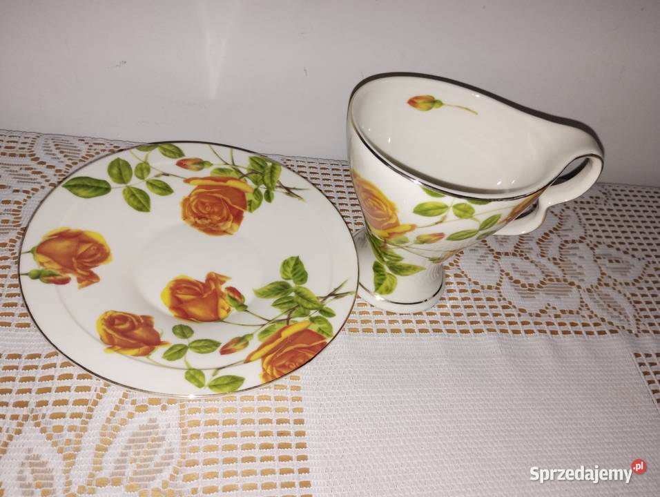 Filiżanka z porcelany zachwycająca dekorem Łódź