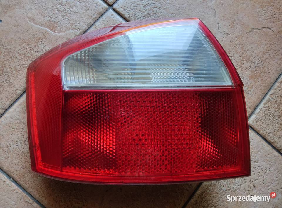Lampa lewa tył audi a4 b6 hella sedan Połaniec