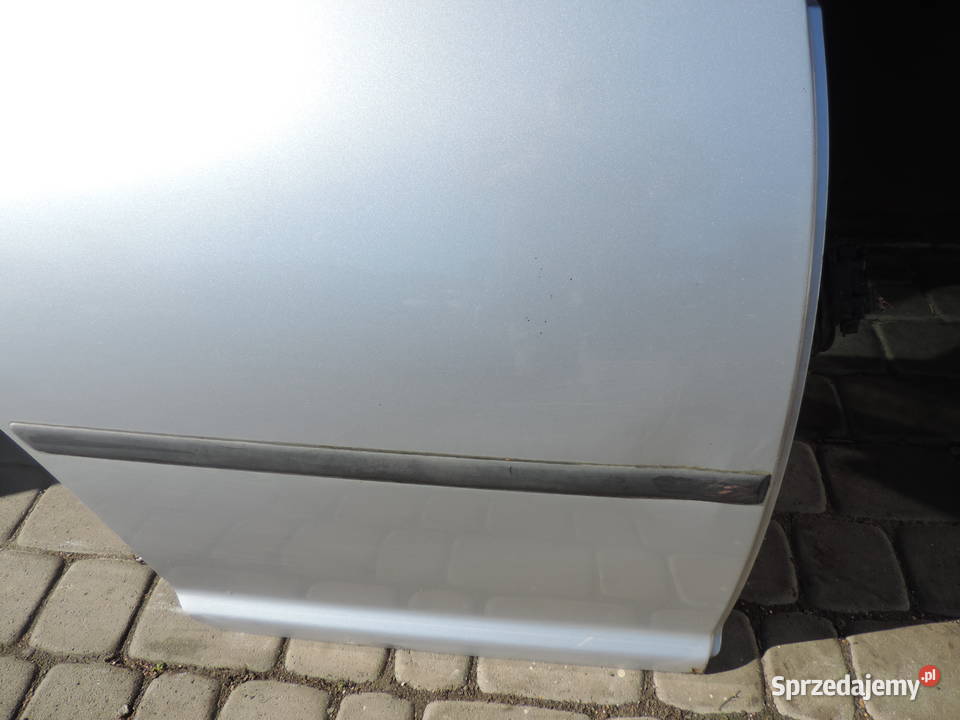 VOLKSWAGEN GOLF IV 5D DRZWI PRAWY TYŁ LA7W Nowy Sącz