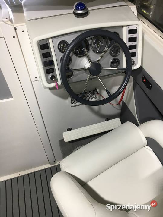 LARSON JACHT MOTOROWY Lublin