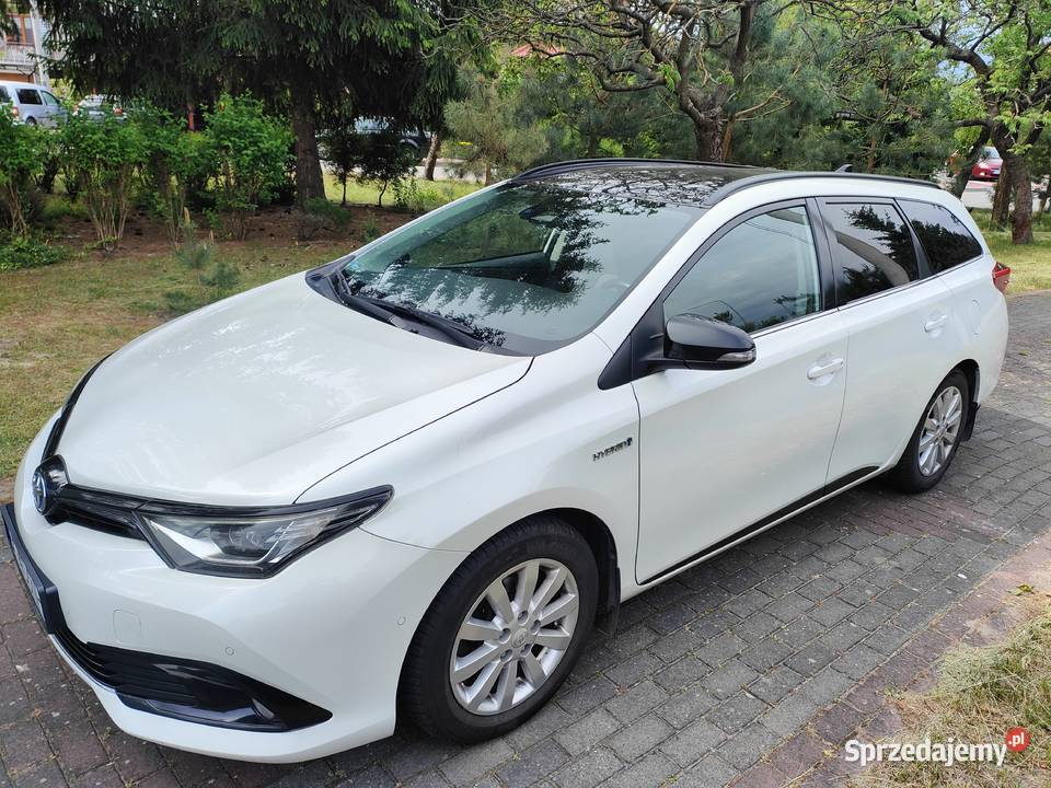 Toyota Auris 18 hybryda LPG kombi 2018 polski 218500km Połaniec sprzedam