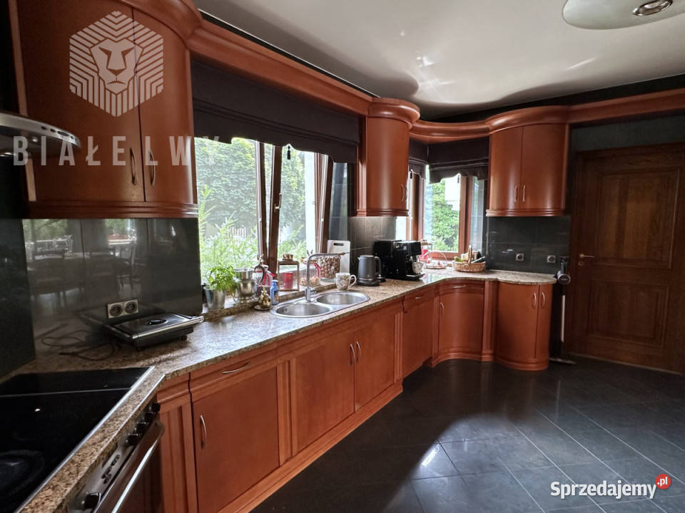 Dom wolnostojący KonstancinJeziorna Jesionowa 1670m2 Konstancin-Jeziorna