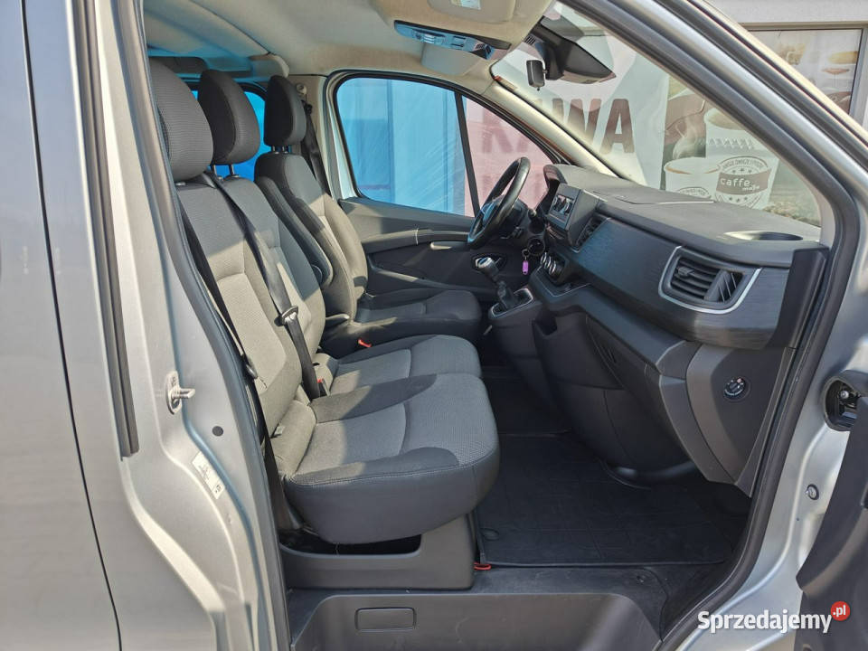 Renault Trafic 9 osobowy III 2014 lakier metallic mazowieckie Karczew