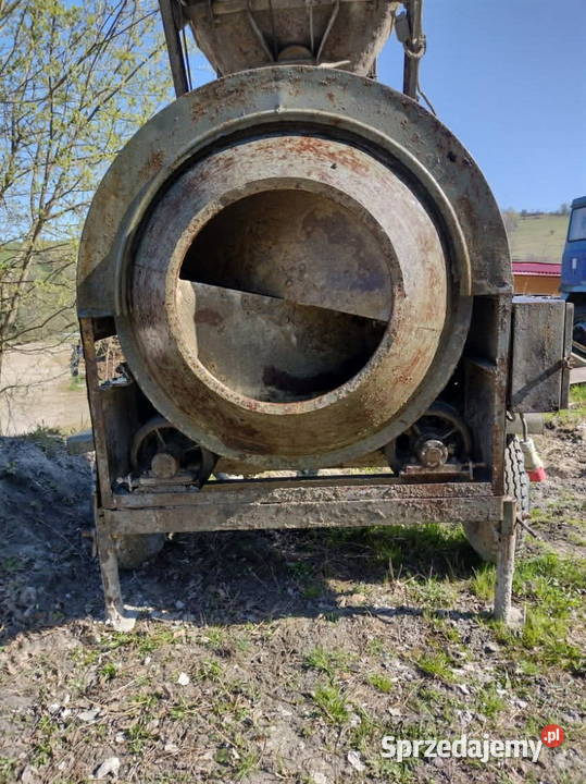 Duża betoniarka 500 z koszem Susz Krosno