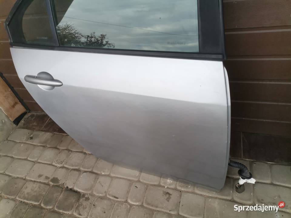 NISSAN PRIMERA P12 HB DRZWI PRAWY TYŁ KY0G