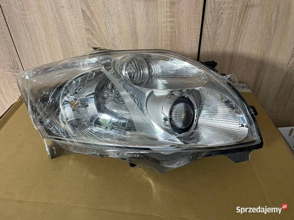 Toyota Auris I reflektor przód nowy Motycz