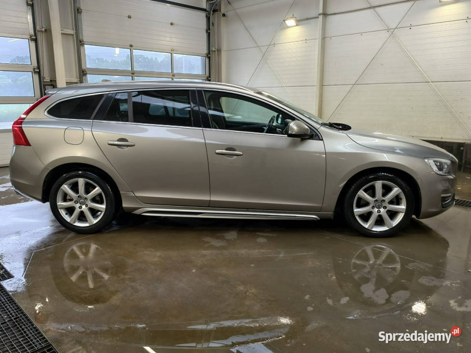 Volvo V60 20 diesel 150 automat skóra xenon