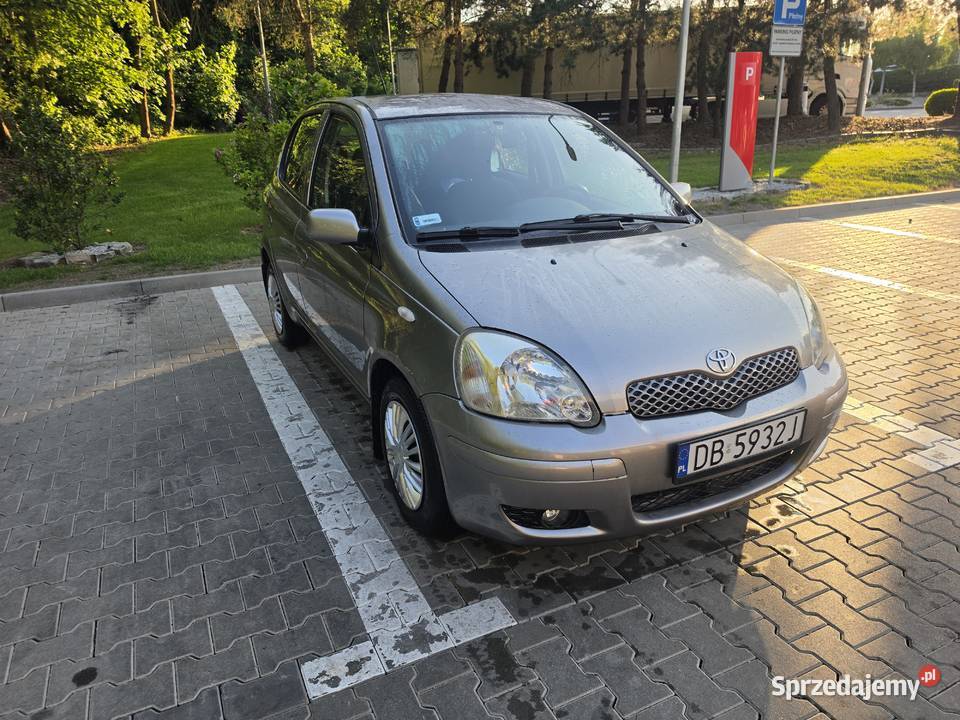 Toyota Yaris 10 benz 160 przebiegu manualna Wałbrzych sprzedam