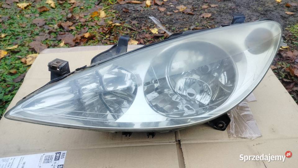 Lampa reflektor przedni Peugeot 307