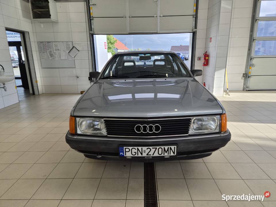 Sprzedam Audi 100 18 benzyna 1983 zarejestrowany 158516km Gniezno