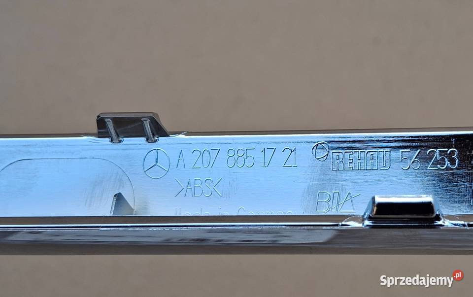 MERCEDES EKLASA W207 LISTWA CHROM ZDERZAKA TYŁ Listwy i nakładki Bieleń