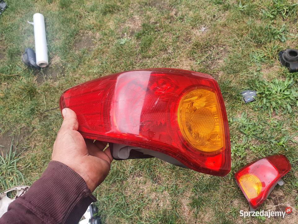 Lampa tylna prawa lewa w błotnik klapę Toyota Kraków sprzedam