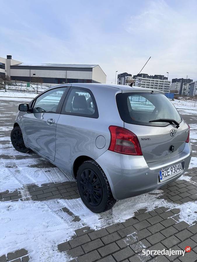 Toyota Yaris 22006Benzyna13 87KM Zaczernie sprzedam