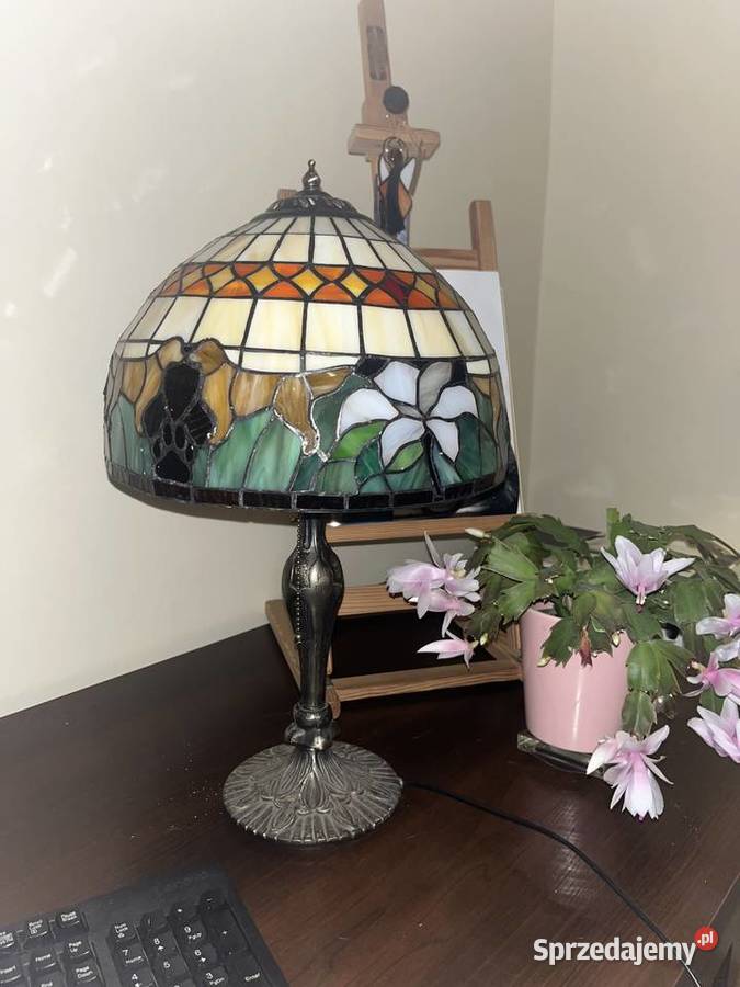 Lampa witrażowa Lilie Piątnica Poduchowna