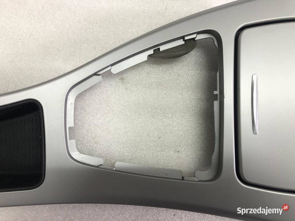 LISTWA RAMKA TUNELU ŚRODKOWEGO 7118034 BMW E90