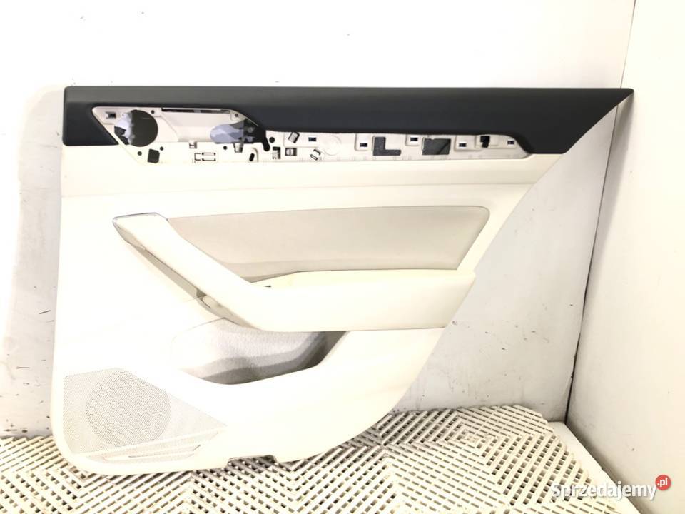 BOCZEK DRZWI PRAWY TYŁ VW PASSAT B8