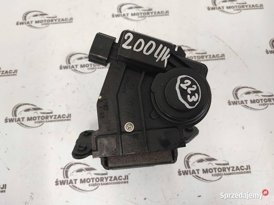 TOYOTA AVENSIS T27 III 10r zamek klapy tył Kielce sprzedam