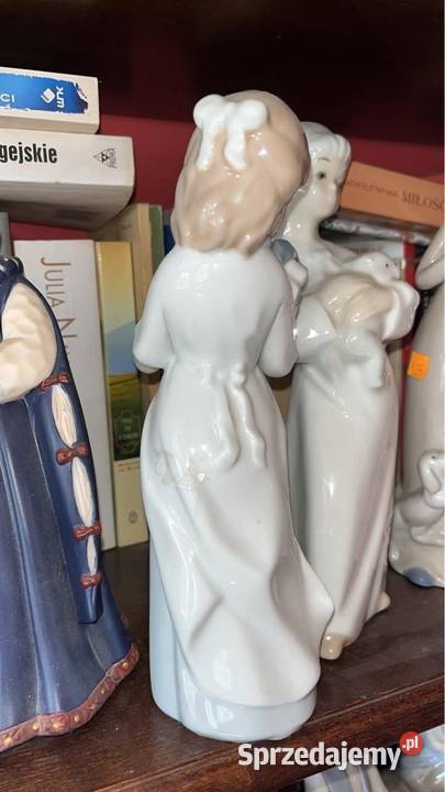 Figurka stojącej dziewczyki z pieskiem Lladro Porcelana i szkło pomorskie Gdańsk