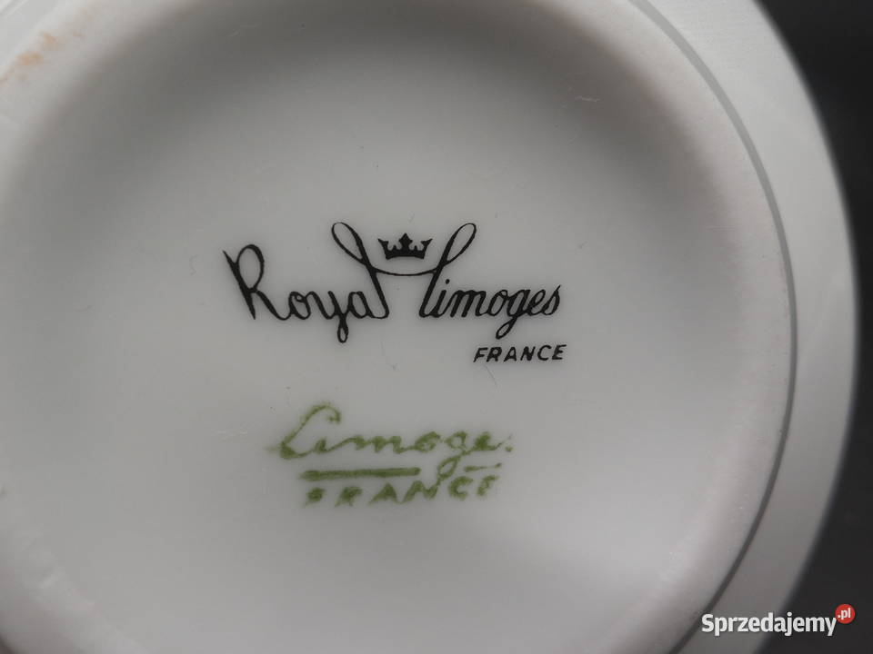 Kieliszek do jajek wykonany z białej porcelany wielkopolskie Raszków