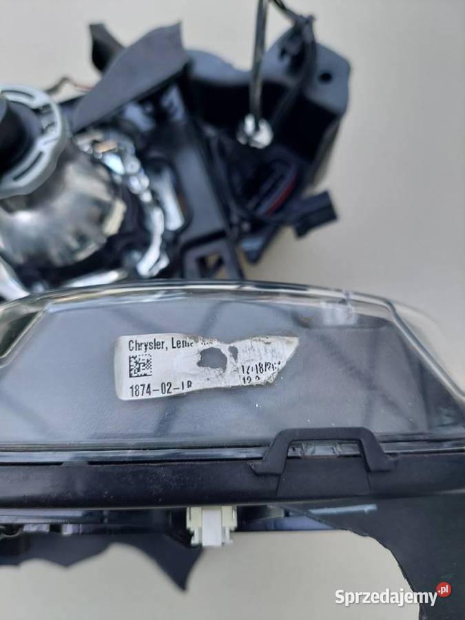 LAMPA OEM DODGE CHALLENGER 2015 prawauszkodzona