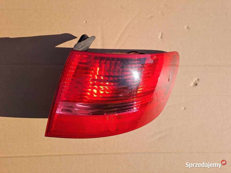 Lampa prawy tył Audi A6 C6 Kombi w błotnik Starachowice