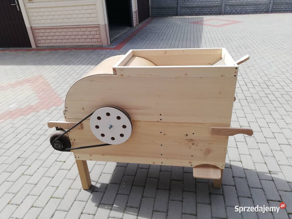 Młynek Wialnia do czyszczenia zboża nieuszkodzony Radostów Drugi
