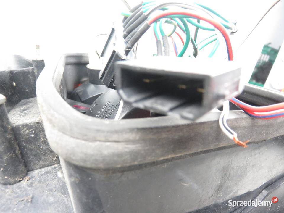 LAMPA PRAWA TYLNA VW PASSAT B5 3B2