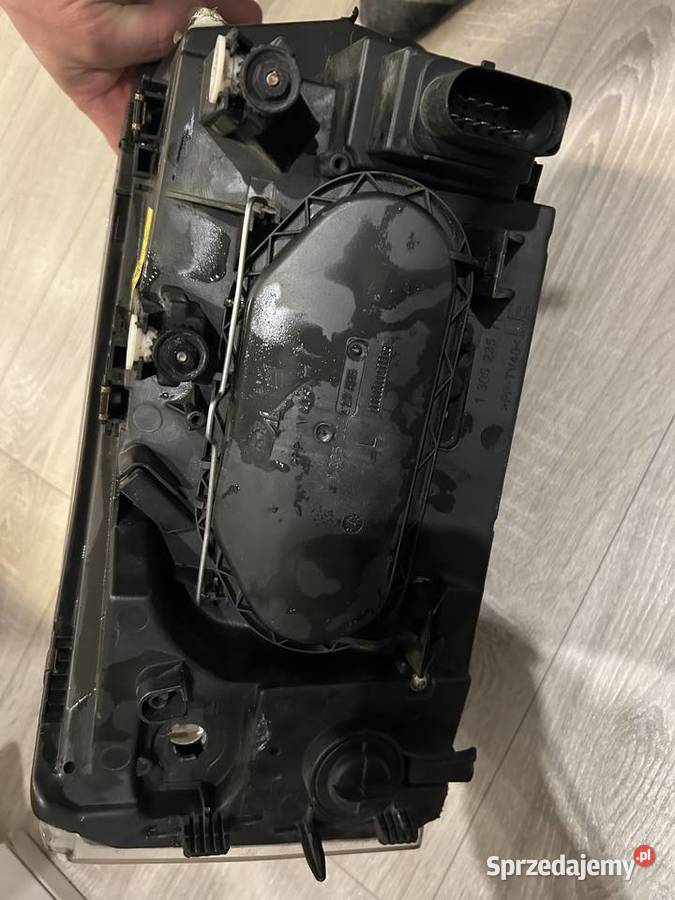 Lampa przednia Volkswagen T5 Caravela Czarna