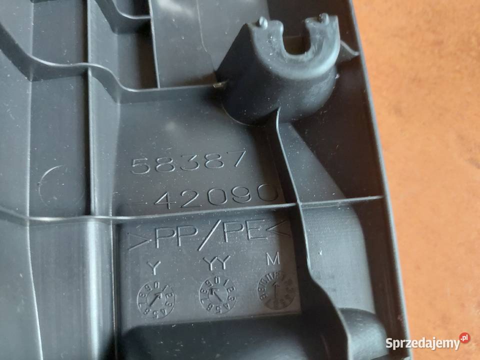 TOYOTA RAV 4 V 19 LISTWA BAGAŻNIKA 5838742090 Rybnik sprzedam