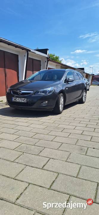 Opel Astra J Kombi 14 Turbo 140 benzyna