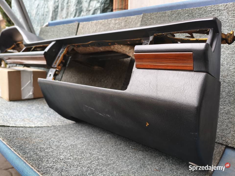 Mercedes W124 deska rozdzielcza czarna drewno świętokrzyskie