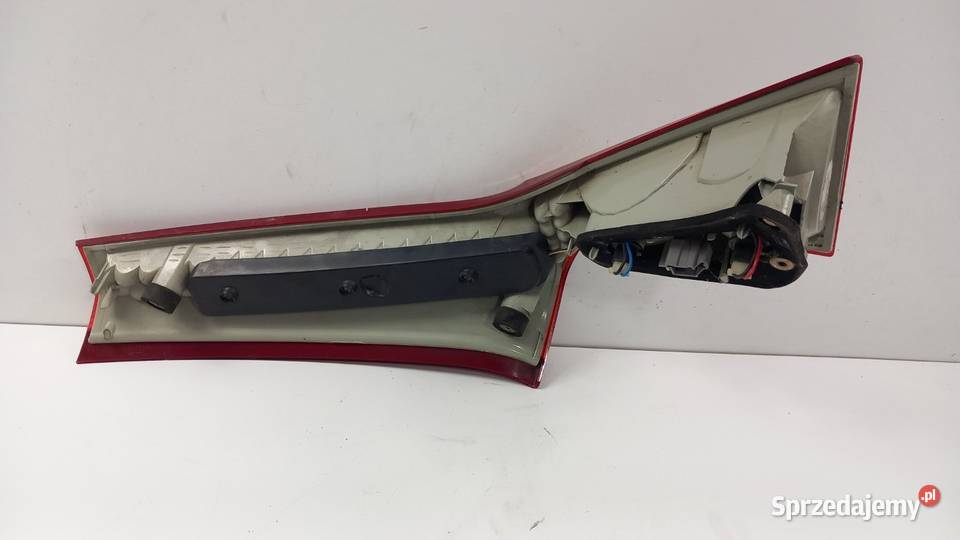 VOLVO V70 III KOMBI LAMPA TYŁ PRAWA W KLAPĘ osobowe Zbierkowo