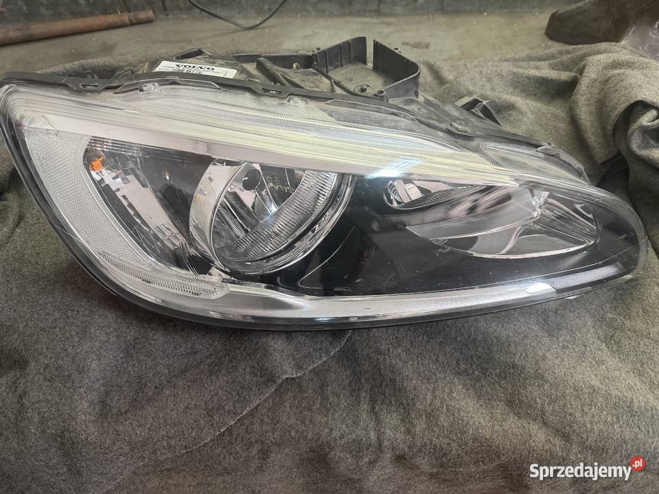 reflektor przedni prawy Volvo v60 prawe Lampy przednie Lubin