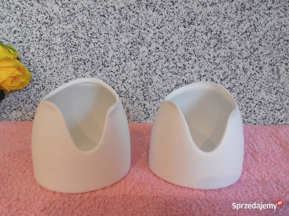 Porcelanowe dwa pojemniki nie szkliwione Raszków