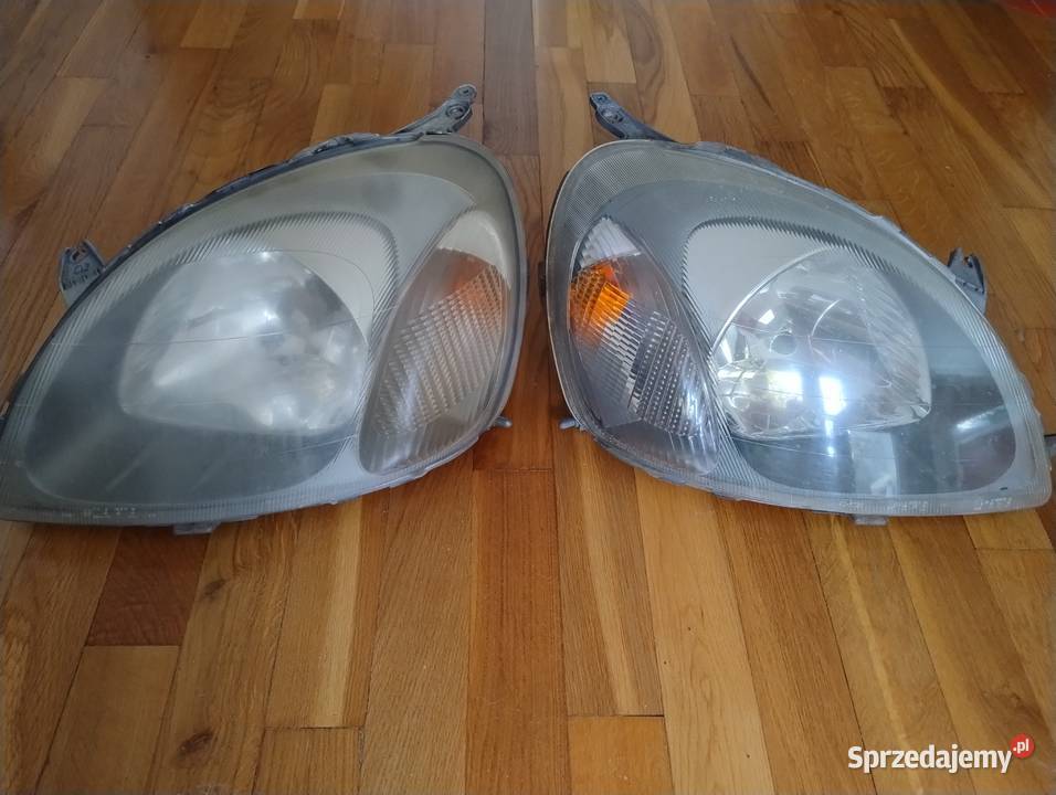 Lampy przednie do Toyoty Yaris I używane osobowe Łódź sprzedam