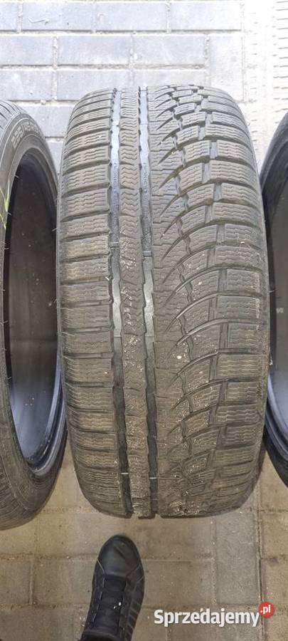 Komplet opon zimowych nokian 22545 R19 Dominice