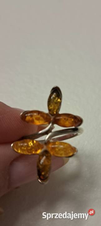 Pierścionek srebrny z bursztynami Radom