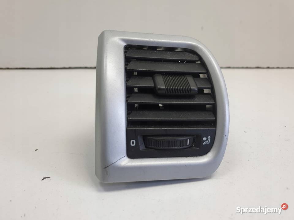 Skoda Roomster LEWA KRATKA NAWIEWU 5J0819701E osobowe Kratki nawiewu Motoryzacja