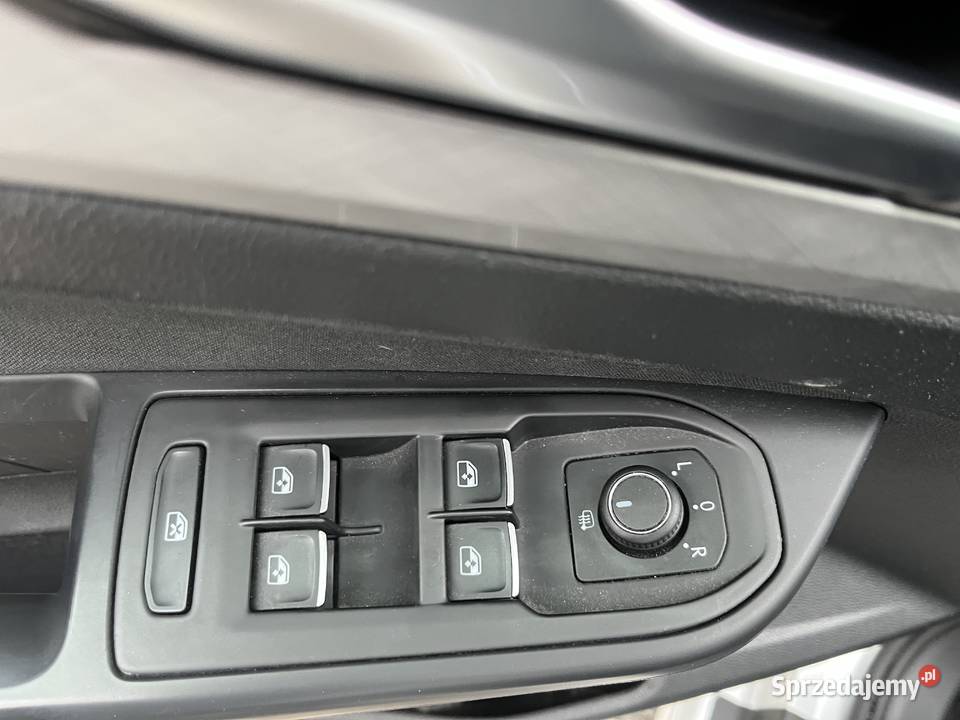 Pewny VW Golf VIII Kombi Bogata wersja Masaże elektrycznie ustawiane fotele