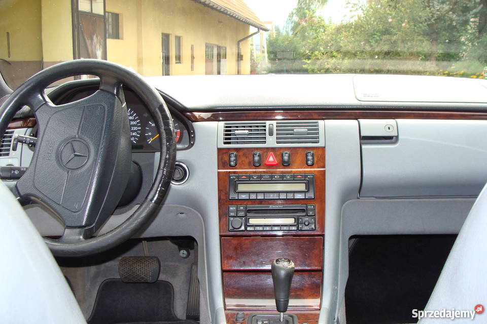 MERCEDES E210 300TD PEŁNA 1998 E-klasa Dzięgielów